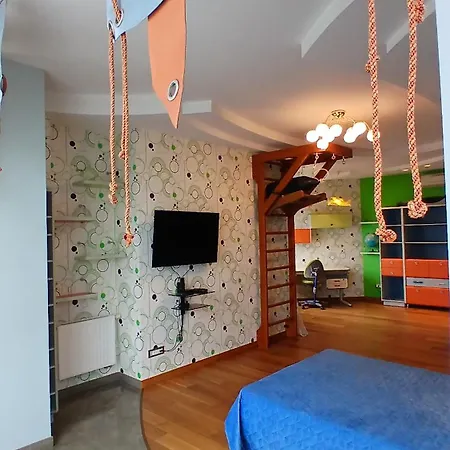 друхуровневые в малоквартирном доме на костанди Apartment Odesa