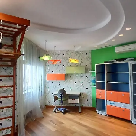 друхуровневые в малоквартирном доме на костанди Apartment Odesa