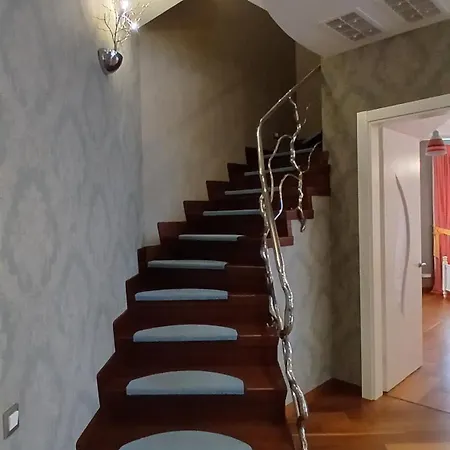 друхуровневые в малоквартирном доме на костанди Apartment